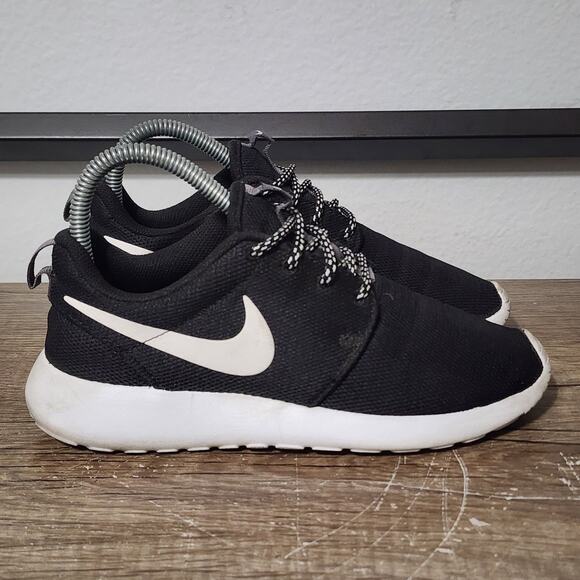Nike Roshe One (844994-002) Women's Athletic Running Shoes Size 5.5 Black - Picture 3 of 9